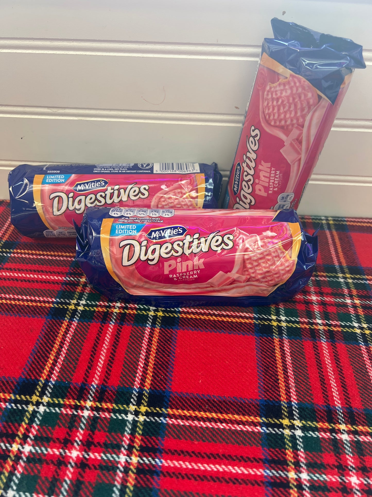 McVitie's - Digestives Raspberry & Cream LIMITED EDITION